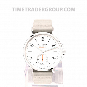 Nomos Glashutte Ahoi neomatik 560